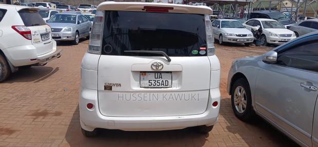 Toyota Sienta 2012 White