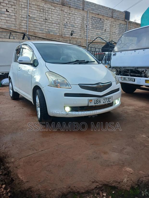 Toyota Ractis 1.3 FWD 2006 White