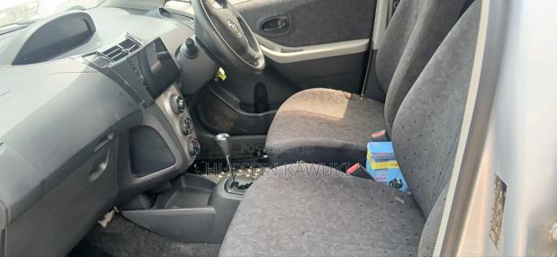Toyota Vitz 2008 Silver