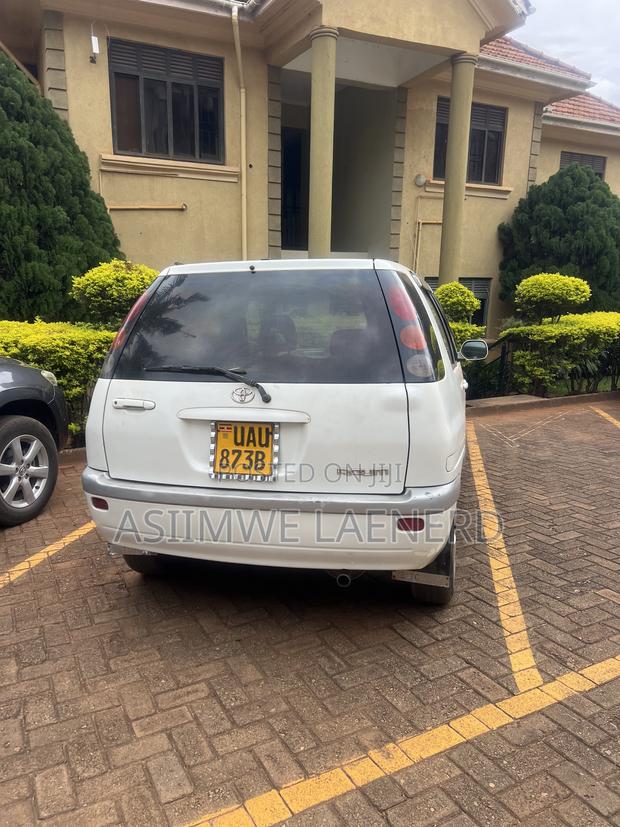 Toyota Raum 2000 White