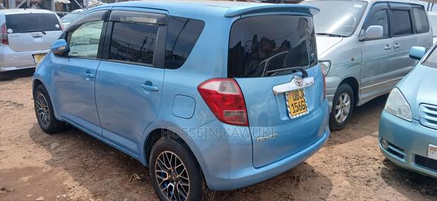 Toyota Ractis 2008 Blue