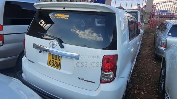 Toyota Corolla Rumion 2010 White