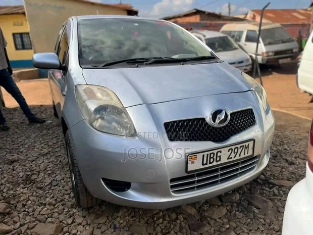 Toyota Vitz 2008 Silver
