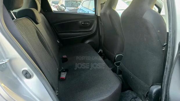 Toyota Vitz 2008 Silver