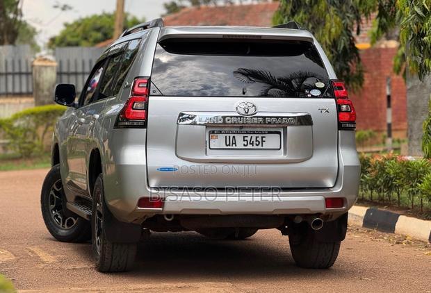 Toyota Land Cruiser Prado 2.7 i 2011 Silver