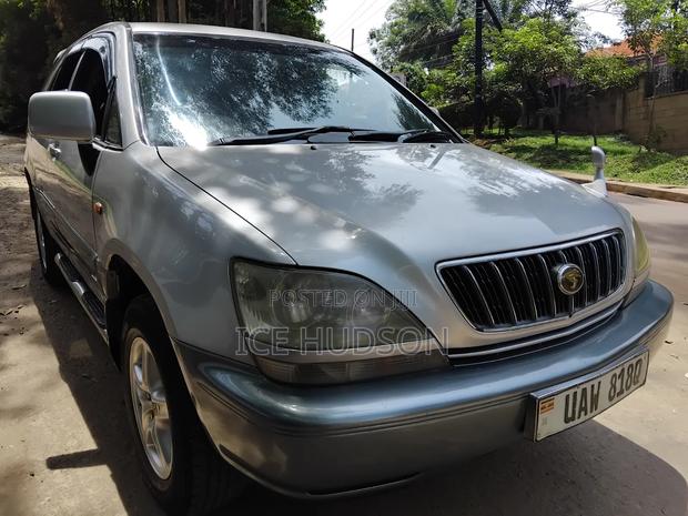 Toyota Harrier 2001 Gold