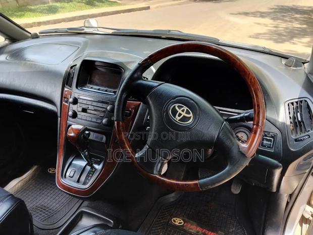 Toyota Harrier 2001 Gold