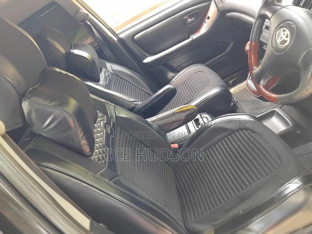 Toyota Harrier 2001 Gold