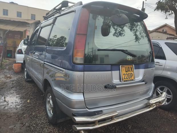 Toyota Noah 2002 Blue