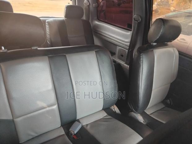 Toyota Noah 2002 Blue
