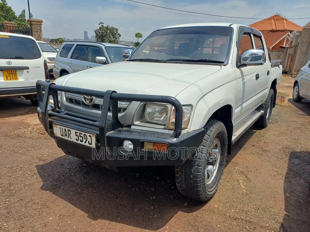 Toyota Hilux 1997 White