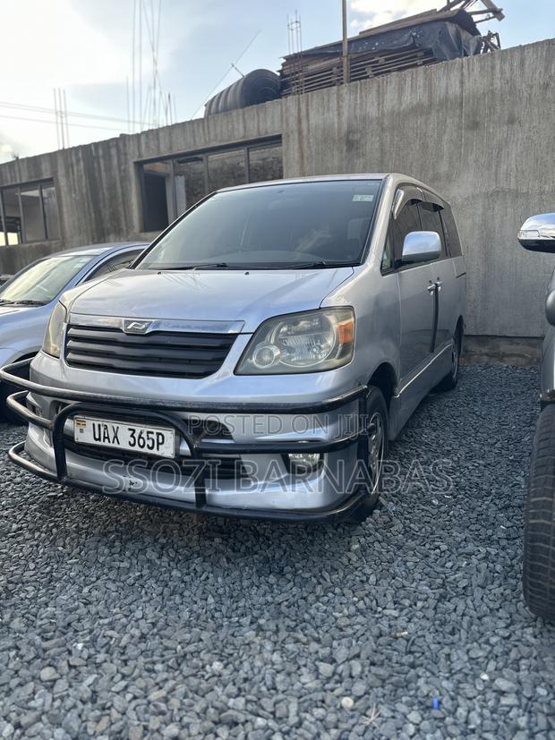 Toyota Noah 2005 Silver