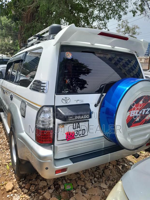 Toyota Land Cruiser Prado 3.0 D-4D 5dr 2005 White
