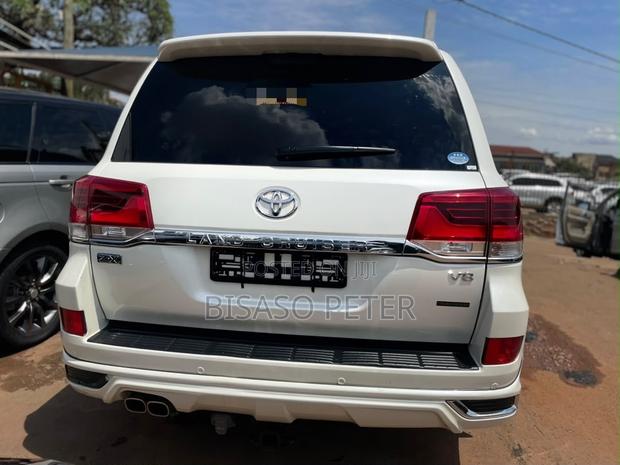 Toyota Land Cruiser 2017 White