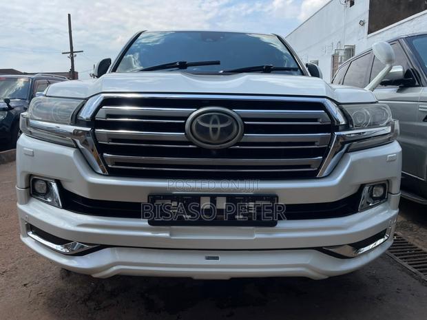 Toyota Land Cruiser 2017 White
