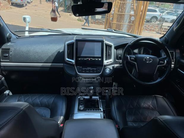 Toyota Land Cruiser 2017 White
