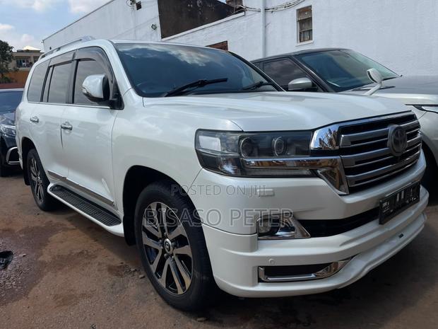 Toyota Land Cruiser 2017 White