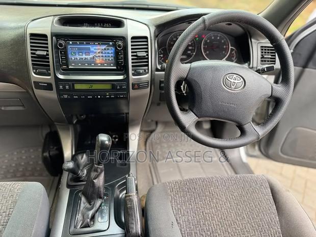 Toyota Land Cruiser Prado 2.7 5dr 2004 Gray