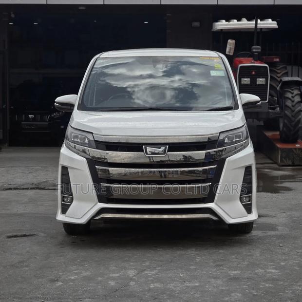 Toyota Noah 2017 White