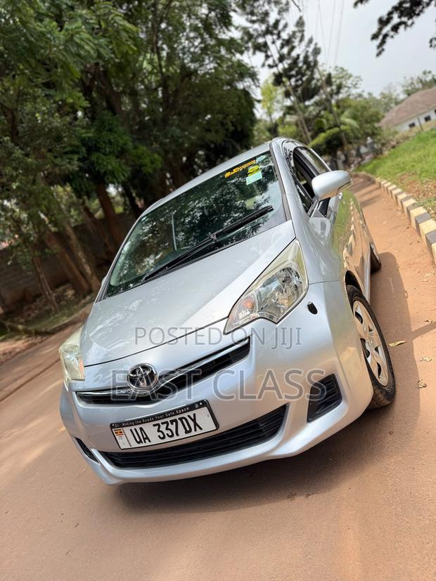 Toyota Ractis 1.5 FWD 2012 Silver