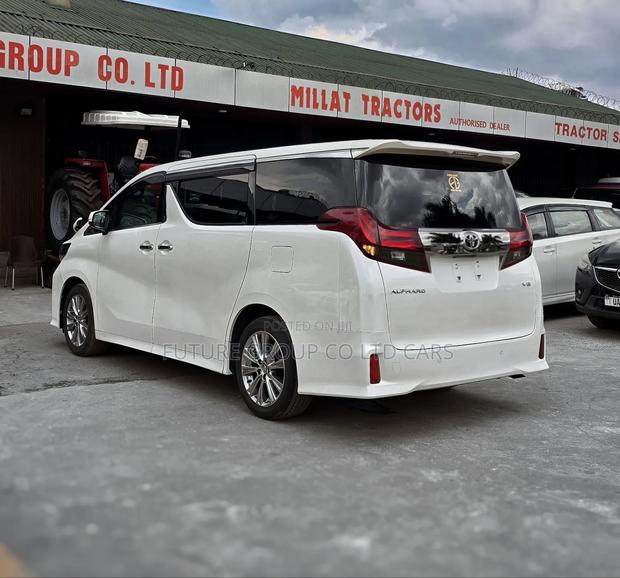 Toyota Alphard 2017 White