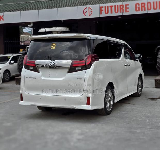 Toyota Alphard 2017 White