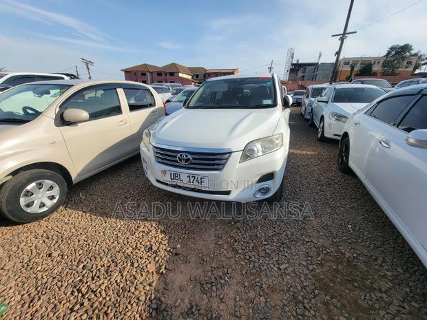 Toyota Vanguard 2012 White