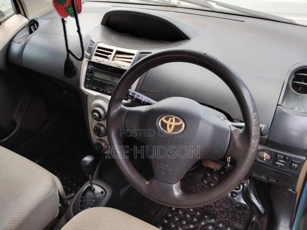 Toyota Vitz 2011 Blue