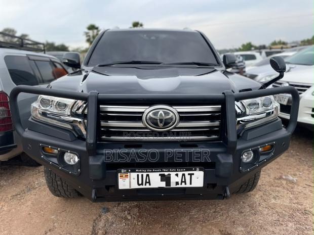 Toyota Land Cruiser 4.6 V8 ZX 2017 Black