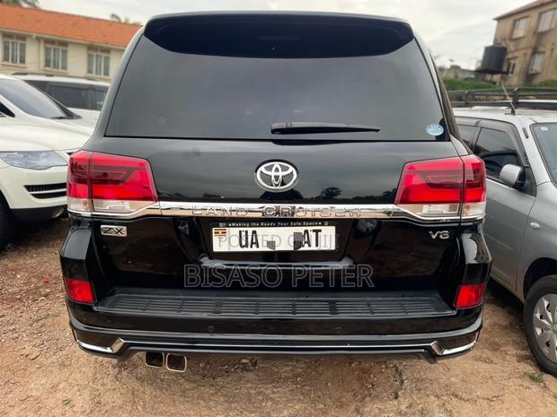 Toyota Land Cruiser 4.6 V8 ZX 2017 Black