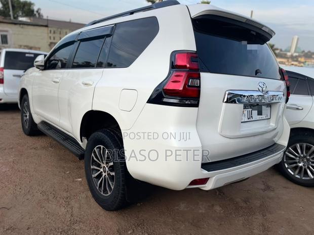 Toyota Land Cruiser Prado 2.8 D-4D 2016 White