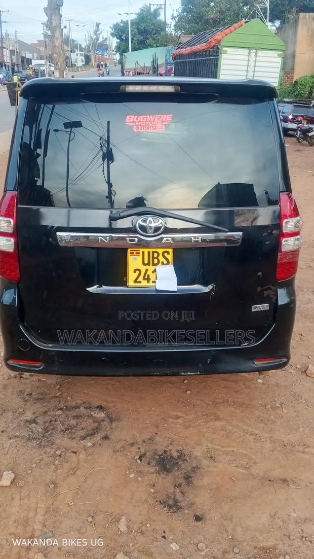 Toyota Noah 2009 Black