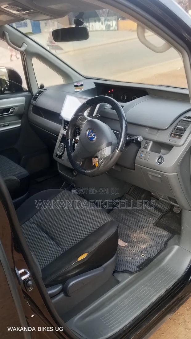 Toyota Noah 2009 Black