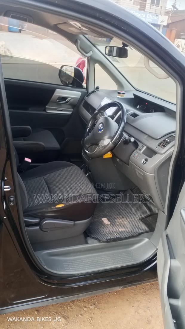 Toyota Noah 2009 Black