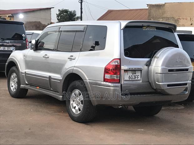 Mitsubishi Pajero 2005 Silver