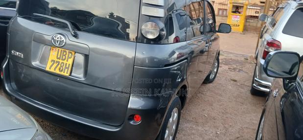 Toyota Sienta 2006 Gray