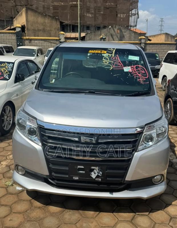 Toyota Noah 2.0 AWD (8 Seater) 2016 Gray
