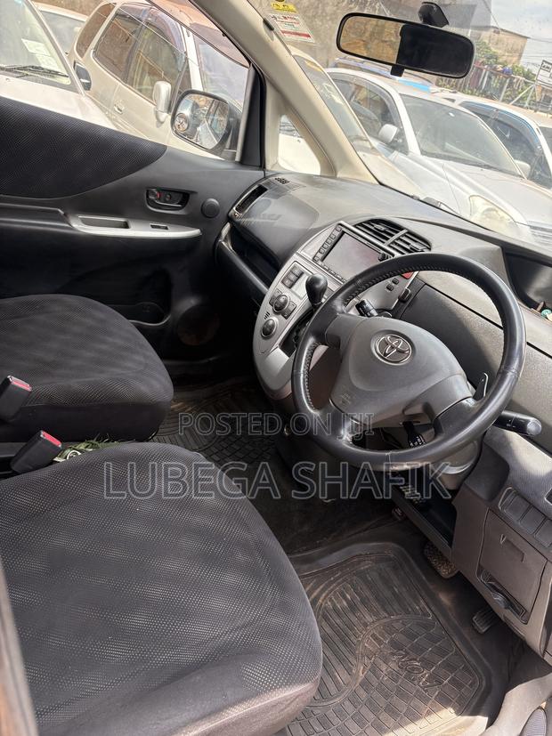 Toyota Ractis 1.5 AWD 2008 Blue