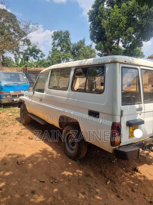 Toyota Land Cruiser 70 1989 White