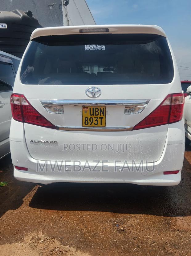 Toyota Alphard 2010