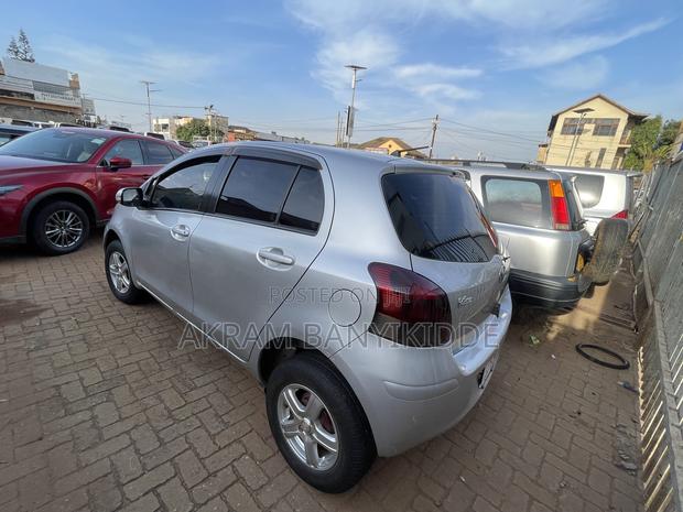 Toyota Vitz 2008 Silver