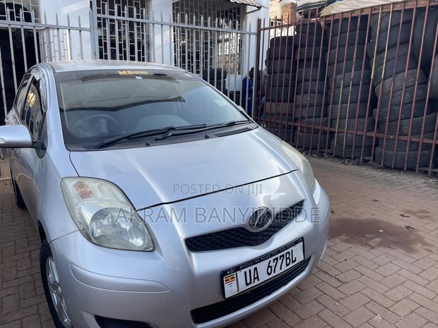 Toyota Vitz 2008 Silver