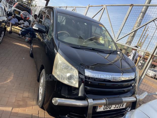 Toyota Noah 2012 Black