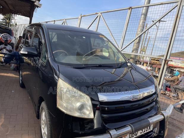 Toyota Noah 2012 Black
