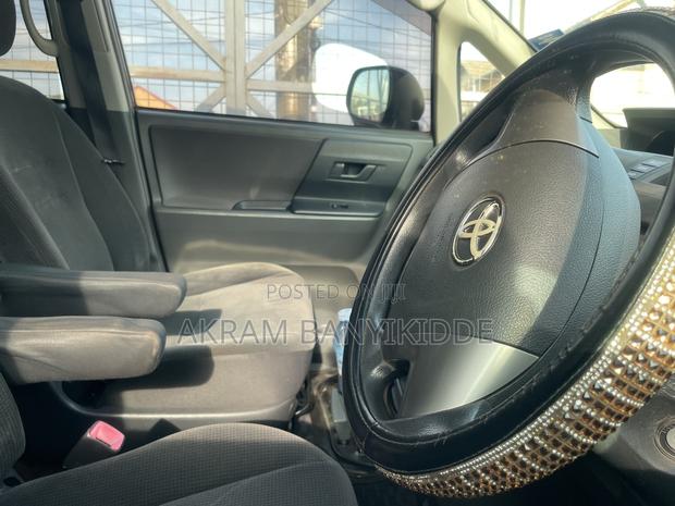 Toyota Noah 2012 Black