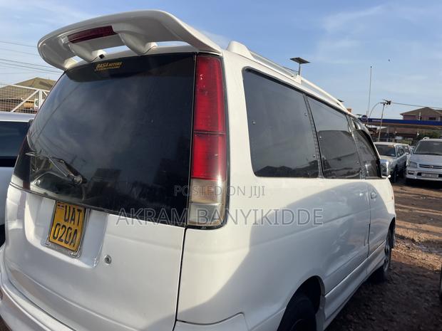 Toyota Noah 2001 White