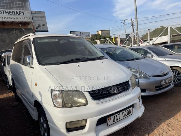 Toyota Noah 2001 White