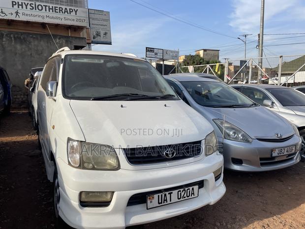 Toyota Noah 2001 White