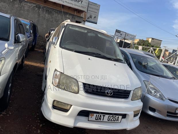 Toyota Noah 2001 White