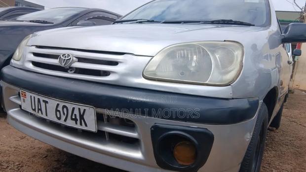 Toyota Raum 1.5 FWD 2001 Silver